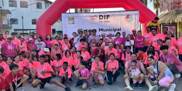 SISTEMA DIF LOS CABOS QUE PRESIDE FLORA AGUILAR DE LEGGS PARA CONMEMORAR EL “DÍA INTERNACIONAL DE LA LUCHA CONTRA EL CÁNCER DE MAMA”, REALIZÓ LA CARRERA ROSA 3 KILÓMETROS CON UNA PARTICIPACIÓN SUPERIOR A LOS 200 PARTICIPANTES