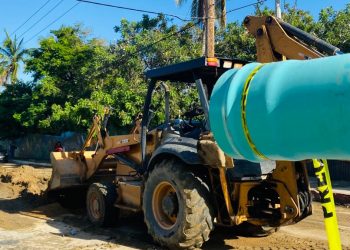 OOMSAPAS LOS CABOS SE ENCUENTRA TRABAJANDO EN LAS CALLES POR LOS DERRAMES DE AGUAS NEGRAS Y AFECTACIÓN DE TUBERÍAS POR HURACÁN NORMA