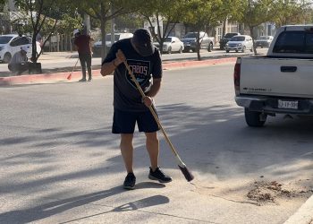 GOBIERNO DE LOS CABOS ENCABEZADO POR OSCAR LEGGS CASTRO HACE UN EXHORTO A LA CIUDADANÍA A CONTRIBUIR EN LA LIMPIEZA DE LAS COLONIAS Y SECTORES DEL MUNICIPIO