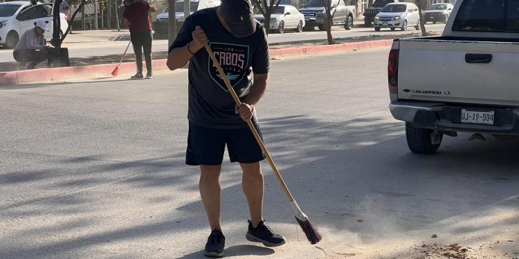 GOBIERNO DE LOS CABOS ENCABEZADO POR OSCAR LEGGS CASTRO HACE UN EXHORTO A LA CIUDADANÍA A CONTRIBUIR EN LA LIMPIEZA DE LAS COLONIAS Y SECTORES DEL MUNICIPIO