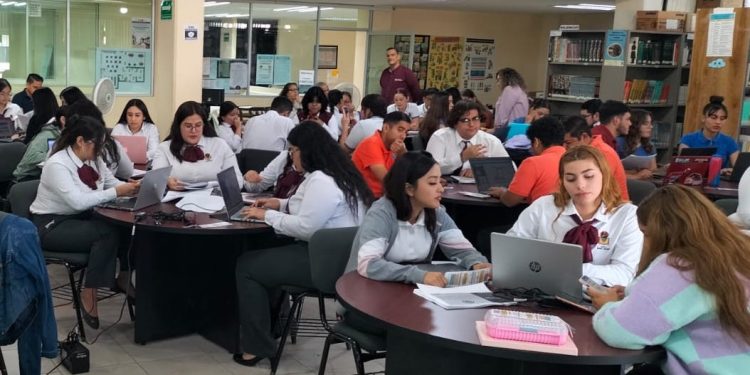 REALIZA SEP TALLER PARA ESTUDIANTES  DE LA ESCUELA NORMAL SUPERIOR