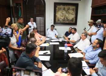 EL PRESIDENTE MUNICIPAL DE LOS CABOS OSCAR LEGGS CASTRO PRESIDENCIAL LA 2DA SESIÓN EXTRAORDINARIA DEL COMITÉ TÉCNICO DEL COBRO DE DERECHO AL SANEAMIENTO AMBIENTAL