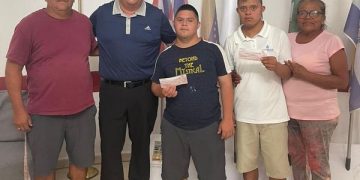 INSTITUTO DEL DEPORTE MUNICIPAL DE LOS CABOS HIZO ENTREGA DE APOYOS ECONÓMICOS A DOS JOVENES PARATLETAS