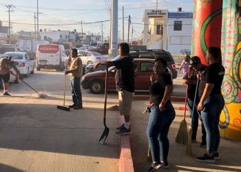 ENCABEZA REUNIÓN EL ALCALDE OSCAR LEGGS CASTRO DONDE DIO A CONOCER EL PLAN EMERGENTE DE MANTENIMIENTO DE CALLES Y TANDEO DE AGUA POTABLE