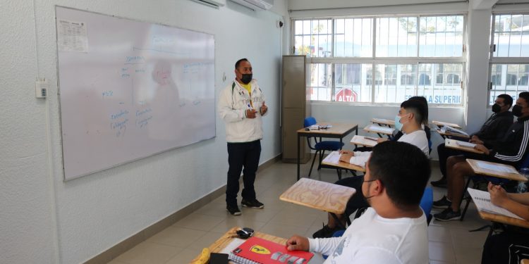 PREPARAN A ESTUDIANTES NORMALISTAS  SOBRE LA NUEVA ESCUELA MEXICANA