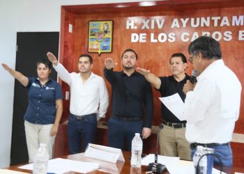 ALCALDE DE LOS CABOS OSCAR LEGGS CASTRO TOMÓ PROTESTA A LOS SERVIDORES PÚBLICOS QUE FUERON INTEGRADOS A LA JUNTA DE GOBIERNO