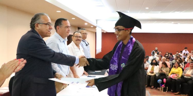 GRADUACIÓN HISTORICA EN UABCS LOS CABOS