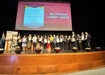 ENTREGAN A LA UABCS RECONOCIMIENTO ANUIES-TIC 2023 POR PROYECTO DE RESPONSABILIDAD SOCIAL UNIVERSITARIA