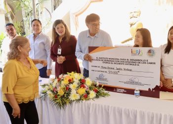 ENTREGA IMDIS LOS CABOS APOYOS ECONÓMICOS A TRAVEZ DEL PROGRAMA EMPRENDER SIN BARRERAS