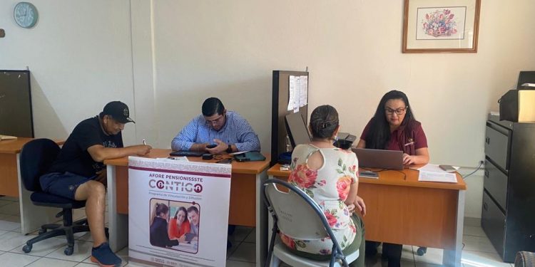 UN ÉXITO EL MÓDULO DE PENSIONISSSTE, ATENDIERON A DECENAS DE USUARIOS: LUIS ENRIQUE LEAL ARCE.