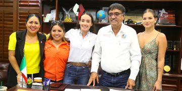 SE REUNIÓ EL ALCALDE OSCAR LEGGS CASTRO CON INTEGRANTES DEL EQUIPO DE ESCARAMUZAS LA SANLUQUEÑA