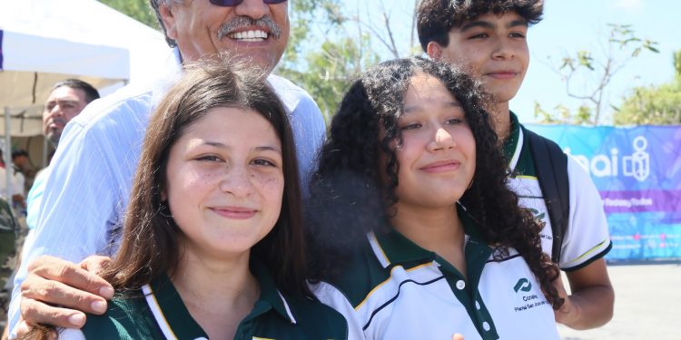 EL XIV AYUNTAMIENTO DE LOS CABOS  DURANTE EL 2DO.AÑO DE GOBIERNO APLICÓ UNA INVERSIÓN DE $12 MILLONES 343 MIL PESOS EN ESTÍMULOS PARA ESTUDIANTES DEL MUNICIPIO