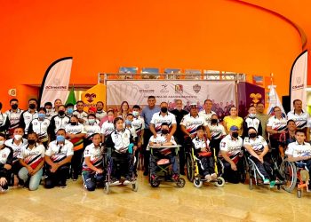 EMOTIVO ABANDERAMIENTO DE LA DELEGACIÓN SUDCALIFORNIANA QUE PARTICIPARÁ EN LOS PARANACIONALES CANCUN 2023