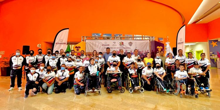 EMOTIVO ABANDERAMIENTO DE LA DELEGACIÓN SUDCALIFORNIANA QUE PARTICIPARÁ EN LOS PARANACIONALES CANCUN 2023