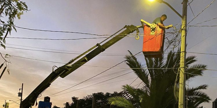 SERVICIOS PÚBLICOS DE LOS CABOS REPARÓ LUMINARIAS EN LAS PRINCIPALES VIALIDADES DE CABO SAN LUCAS