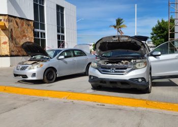 EN LA EXPLANADA DE LA PRESIDENCIA MUNICIPAL EL AYUNTAMIENTO DE LA PAZ REALIZÓ ESTA MAÑANA LA SUBASTA DE CUATROCIENTOS OCHENTA Y TRES VEHICULOS DEL CORRALON DE RESGUARDO