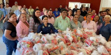 ENTREGÓ ALCALDE OSCAR LEGGS CASTRO ENTREGÓ 300 APOYOS DE ALIMENTOS NO PERECEDEROS EN LA RIBERA, SANTIAGO Y MIRAFLORES
