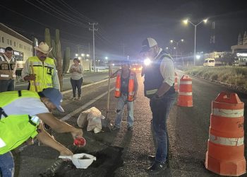 OBRAS PÚBLICAS Y ASENTAMIENTOS HUMANOS DE LOS CABOS PUSO EN MARCHA EL PROGRAMA DE BACHEO NOCTURNO EN EL CORREDOR TURÍSTICO EN CABO SAN LUCAS