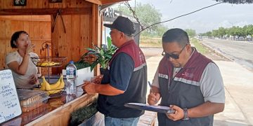 FAMILIAS DE EJIDO PALO BOLA RECIBEN DE GOBERNADOR VCC, TÍTULOS DE PROPIEDAD