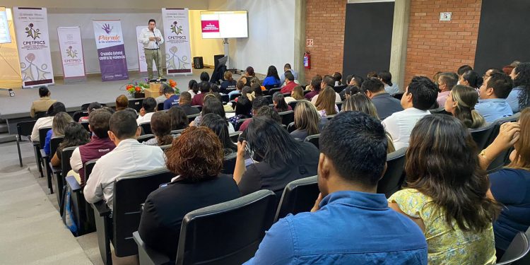 PREPARAN A ESTUDIANTES NORMALISTAS SOBRE LA NUEVA ESCUELA MEXICANA