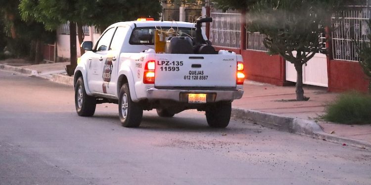 INICIA SEGUNDO CICLO DE FUMIGACIÓN EN LA PAZ CONTRA EL MOSCO TRANSMISOR DEL DENGUE