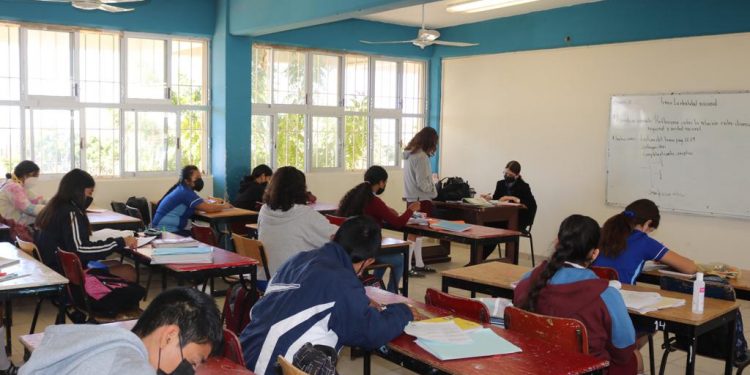 INCORPORA SEP EN LOS CABOS ACASI MIL ALUMNOS DE NIVEL BÁSICO RECIÉN LLEGADOS