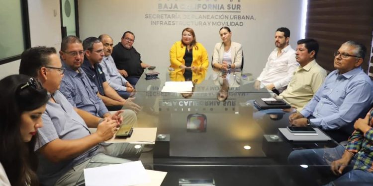 TRAS LAS HUELLAS Por Monserrath Villalejo Baeza