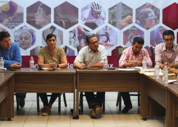 REUNION EN INSUDE PARA PREPARATIVOS DE DESFILE DEL 20 DE NOVIEMBRE