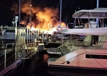 INICIA PGJE INVESTIGACIÓN POR INCENDIO DE EMBARCACIONES EN MARINA PALMIRA EN LA PAZ