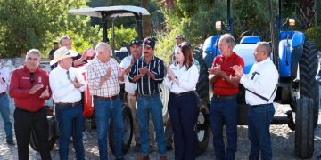 ENTREGA GOBIERNO DE BCS APOYOS A PRODUCTORES DE LORETO