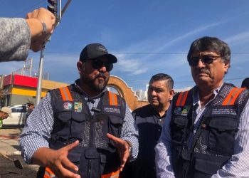 SÚPERVISO EL ALCALDE DE LOS CABOS OSCAR LEGGS CASTRO LOS TRABAJOS DEL PROGRAMA EMERGENTE DE BACHEO