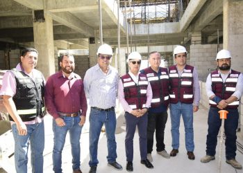 ACOMPAÑA ALCALDE DE LOS CABOS OSCAR LEGGS CASTRO AL DIRECTOR GENERAL DEL ISSSTE A NIVEL NACIONAL A VISITA DE SUPERVISIÓN DE OBRA DEL NUEVO HOSPITAL DE ESPECIALIDADES DEL ISSSTE EN CSL