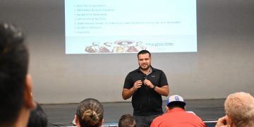 EL ALCALDE DE LOS CABOS OSCAR LEGGS CASTRO DIO A CONOCER QUE CAMBIARÁN LA DUELA DEL AUDITORIO DE CABO SAN LUCAS