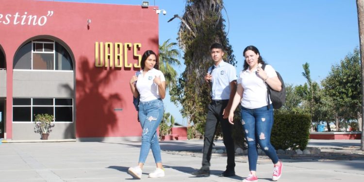 LA UABCS ANUNCIA EL LANZAMIENTO DE SU CONVOCATORIA DE BECAS DE EXENCIÓN DEL PAGO SEMESTRAL