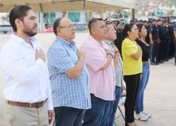PARTICIPAN SERVIDORES PÚBLICOS DEL GOBIERNO DE LOS CABOS EN CEREMONIA CÍVICA