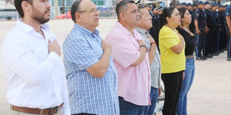 PARTICIPAN SERVIDORES PÚBLICOS DEL GOBIERNO DE LOS CABOS EN CEREMONIA CÍVICA