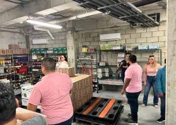 EL COMITÉ DE GIROS RESTRINGIDOS DEL XIV AYUNTAMIENTO DE LOS CABOS REALIZÓ UN RECORRIDO POR COMERCIOS PARA VERIFICAR QUE CUMPLAN CON LO ESTÁBLECIDO EN LA LEY MUNICIPAL