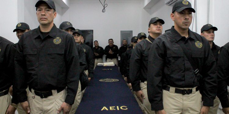 RINDEN PROTESTA COMO NUEVOS AGENTES DE INVESTIGACIÓN CRIMINAL DE LA PGJE 20 EGRESADOS DE LA UNIVERSIDAD DE LA POLICÍA DEL ESTADO DE SINALOA