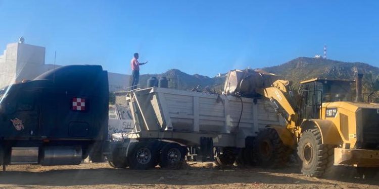 CONTINÚA SERVICIOS PÚBLICOS DE LOS CABOS CON JORNADAS DE LIMPIEZA EN LAS DIVERSAS COLONIAS DEL MUNICIPIO