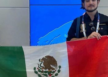 JOVEN SUDCALIFORNIANO DESTACA EN CONGRESO INTERNACIONAL ASTRONÁUTICO.