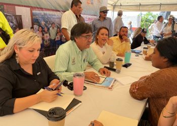 ENCABEZA ALCALDE OSCAR LEGGS CASTRO LA 23° AUDIENCIA PÚBLICA EN LA COLONIA MESA COLORADA EN CSL
