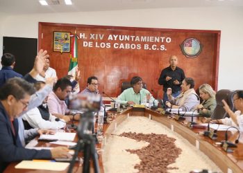 ALCALDE DE LOS CABOS OSCAR LEGGS CASTRO TOMA PROTESTA AL NUEVO TITULAR DE LA DIRECCIÓN MUNICIPAL DE PLANEACION URBANA