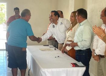 DIRIGENTE SINDICAL, LUIS ENRIQUE LEAL Y SECRETARIA GENERAL, MARLEN ALVARADO,PAGAN BONOS A BURÓCRATAS JUBILADOS DE LORETO.