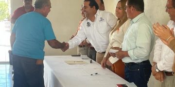 DIRIGENTE SINDICAL, LUIS ENRIQUE LEAL Y SECRETARIA GENERAL, MARLEN ALVARADO,PAGAN BONOS A BURÓCRATAS JUBILADOS DE LORETO.