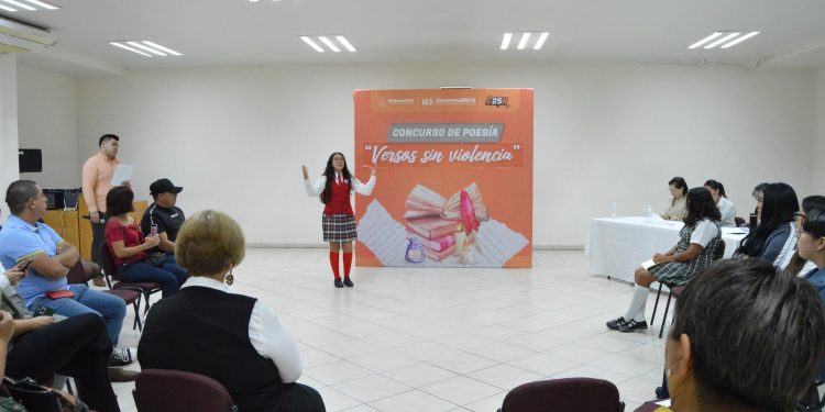 JÓVENES PARTICIPAN EN EL PRIMER  CONCURSO ESTATAL DE POESÍA JUVENIL