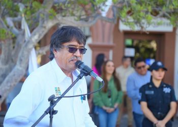 PRESIDE ALCALDE OSCAR LEGGS CASTRO LA ENTREGA DE RECONOCIMIENTOS AL PERSONAL DE SEGURIDAD PÚBLICA DE LOS CABOS CON MAS DE 20 AÑOS DE SERVICIO