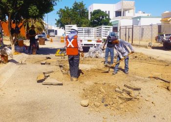 OBRAS PÚBLICAS Y ASENTAMIENTOS HUMANOS DE LOS CABOS CONTINÚA CON ACCIONES DE BACHEO EN EL FRACCIONAMIENTO VILLAS DEL CORTEZ EN SAN JOSÉ DEL CABO