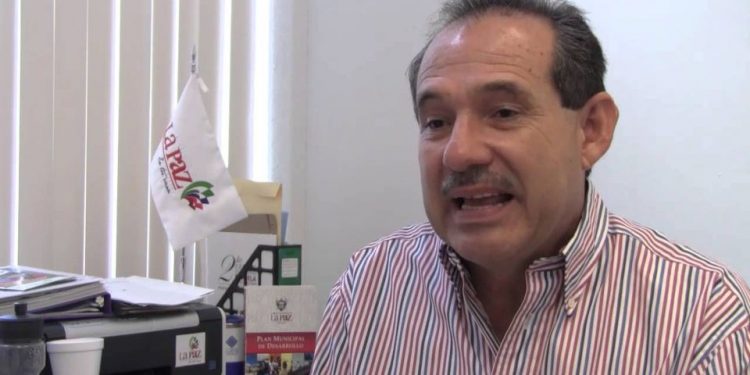 Temas y sucesos // Diálogos Un intento por hacer reflexionar al lector… HUMBERTO ZAMORA RUIZ