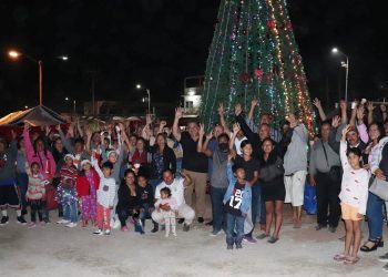 ASISTIÓ  EL SECRETARIO GENERAL DE CSL ABEL ENRIQUE MIRANDA CARMONA AL ENCENDIDO DEL ÁRBOL NAVIDEÑO DEL TIANGUIS DE LA COLONIA LAS PALMAS.
