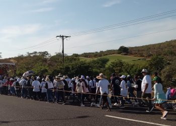 GOBIERNO DE LOS CABOS HACE UN ATENTO LLAMADO A LA POBLACIÓN EN GENERAL  A MANEJAR CON PRECAUCIÓN SOBRE LA CARRETERA TRANSPENINSULAR POR PEREGRINACIONES DE PERSONAS DEVOTAS DE LA  VIRGEN DE GUADALUPE